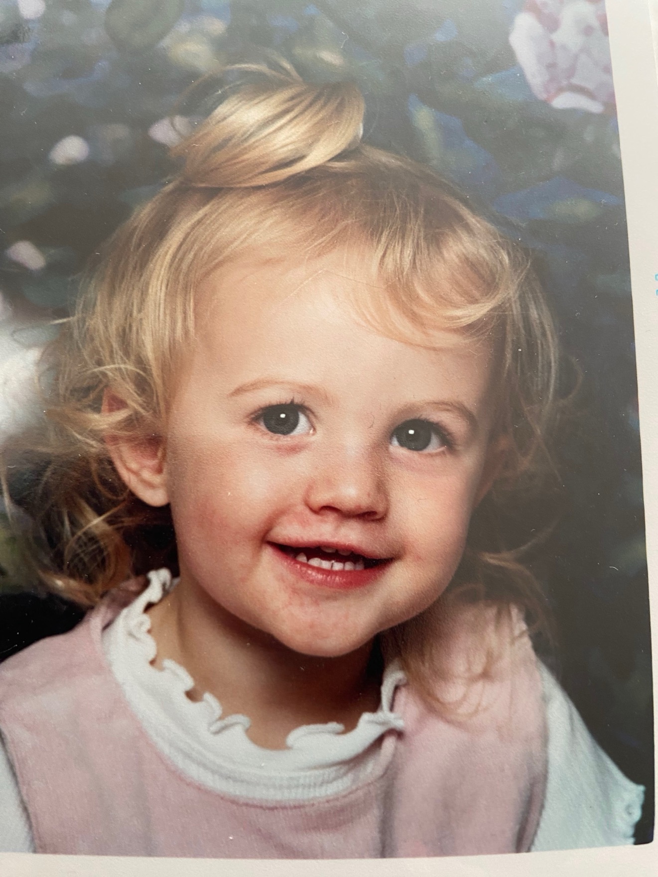 A childhood photo of Elle with a little ponytail